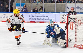 2025-10-31 Dresdner Eislöwen gegen Löwen Frankfurt (Deutsche Eishockey-Liga 2025-26) by Sandro Halank–136
