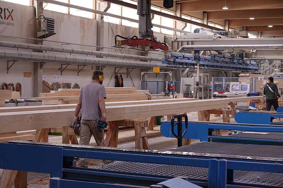 Fertigungshalle für Holzmodulbauelemente der Holzingenieurbaufirma Derix, Krefeld