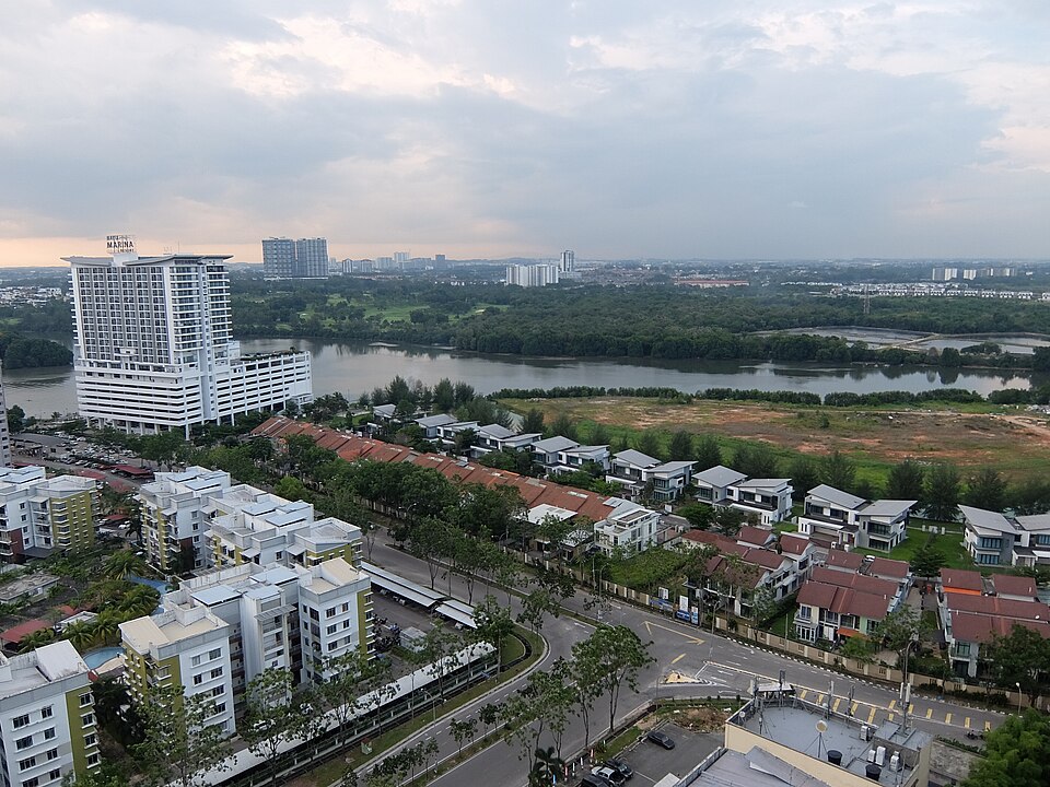 File:Tebrau River.jpg