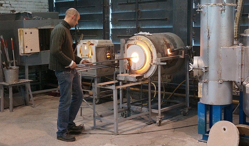 Glassblowing demonstration at the Trélon (France)